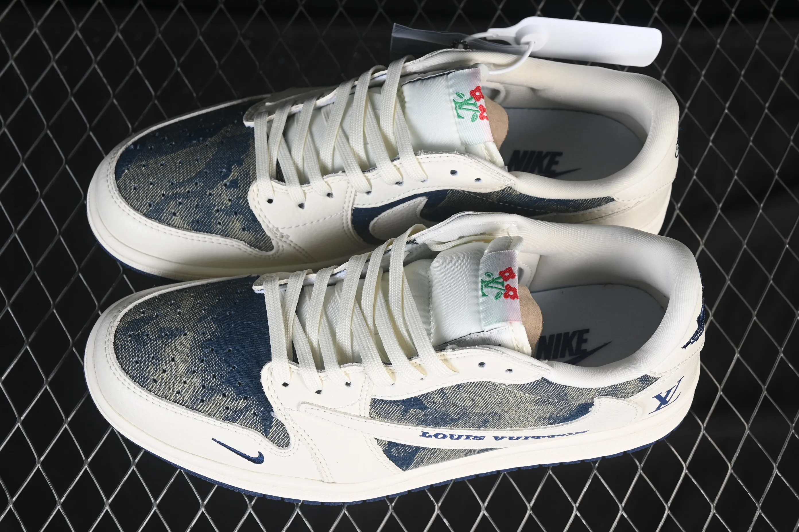 All categories Air Jordan Jordan series basketball shoes Air Jordan 1 Low High-end customized low-top sneakers Travis Scott x Fragment Design x Air Jordan 1 Low OG SP AJ1 Joe 1 LV joint name White and green denim low-top cultural casual sneakers LD2028-044